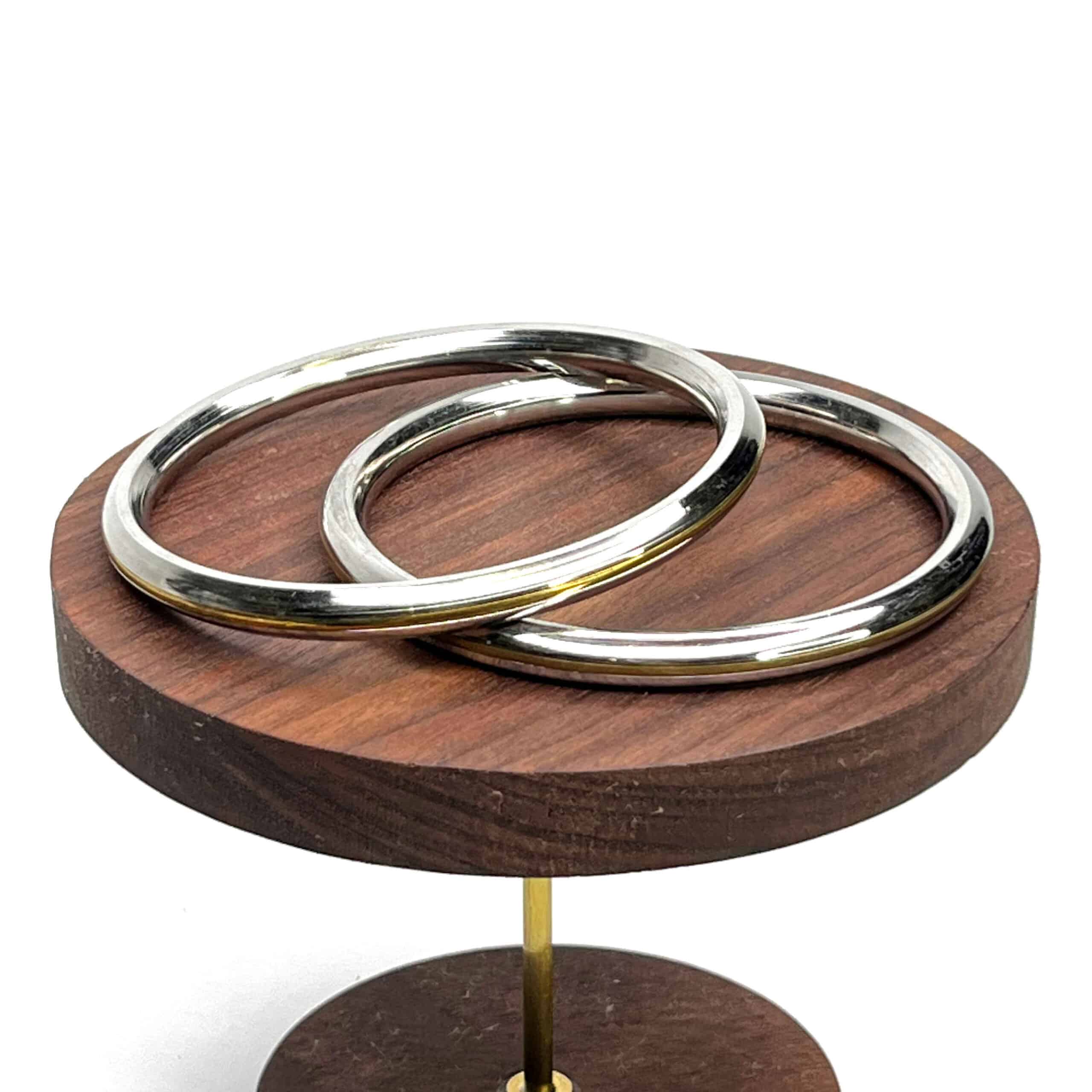 Kara: Round with Brass – 6.6cm